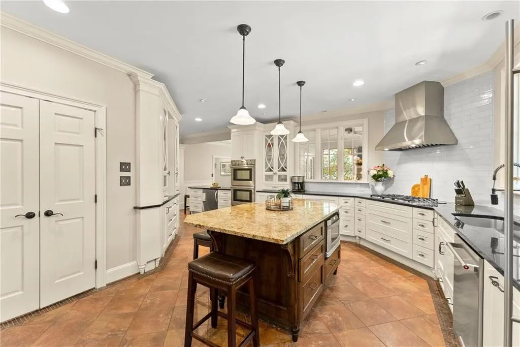 370 Kelson Drive, Atlanta, Georgia 30327, 5 Bedrooms Bedrooms, ,4 BathroomsBathrooms,Residential,Sold,370 Kelson Drive,7385818