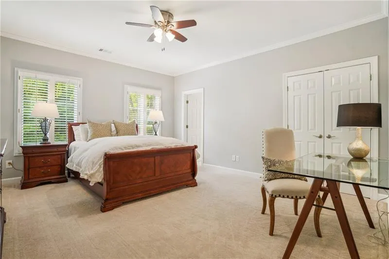 Guest Bedroom with En-Suite Upstairs