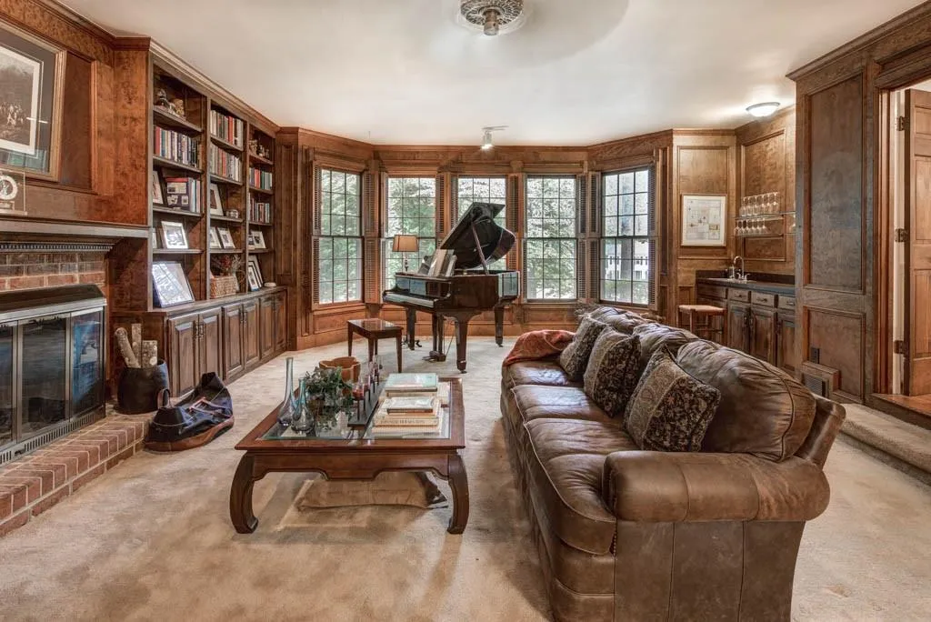 165 Overton Drive, Sandy Springs, Georgia 30342, 4 Bedrooms Bedrooms, ,5 BathroomsBathrooms,Residential,Sold,165 Overton Drive,6739853