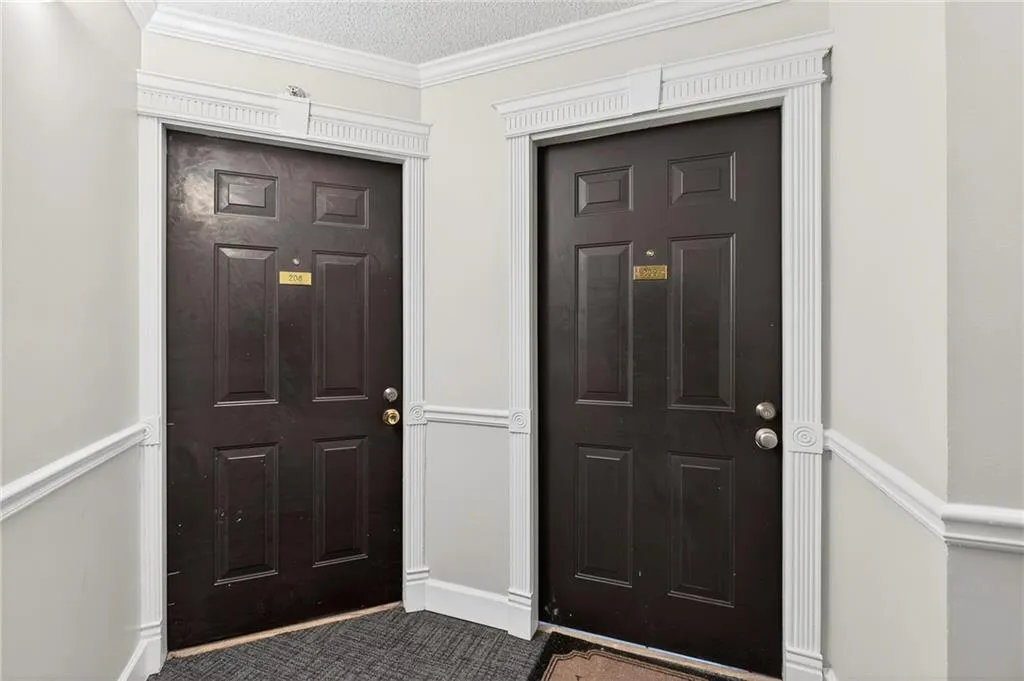 Corner/End entrance.  Door to the right.