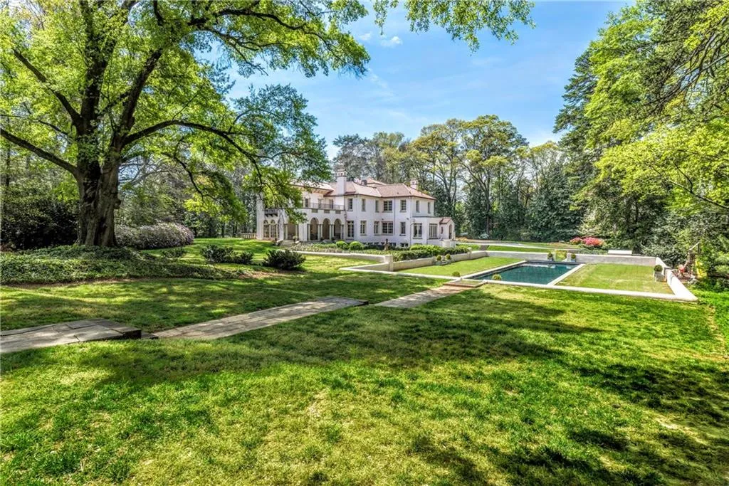 509 W Paces Ferry Road Nw, Atlanta, Georgia 30305, 4 Bedrooms Bedrooms, ,5 BathroomsBathrooms,Residential,Sold,509 W Paces Ferry Road Nw,5693705