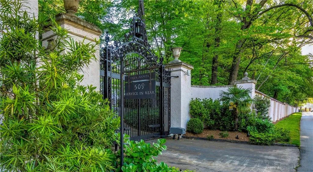 509 W Paces Ferry Road Nw, Atlanta, Georgia 30305, 4 Bedrooms Bedrooms, ,5 BathroomsBathrooms,Residential,Sold,509 W Paces Ferry Road Nw,5693705