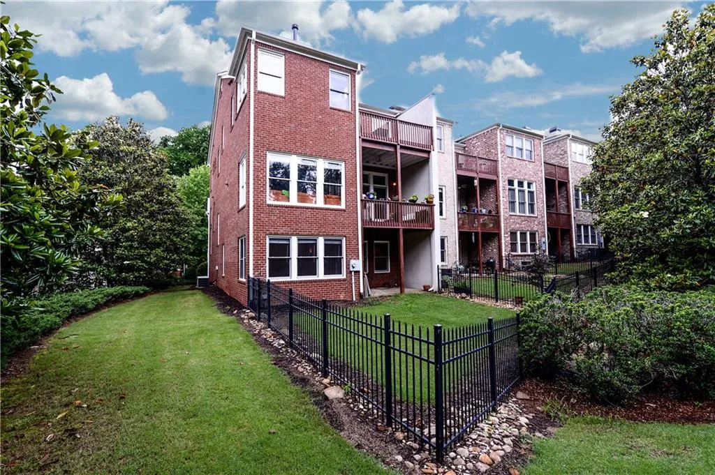 5935 Reddington Way, Sandy Springs, Georgia 30328, 3 Bedrooms Bedrooms, ,3 BathroomsBathrooms,Residential,Sold,5935 Reddington Way,5905442