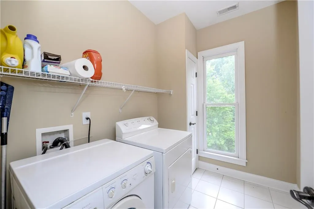 5935 Reddington Way, Sandy Springs, Georgia 30328, 3 Bedrooms Bedrooms, ,3 BathroomsBathrooms,Residential,Sold,5935 Reddington Way,5905442