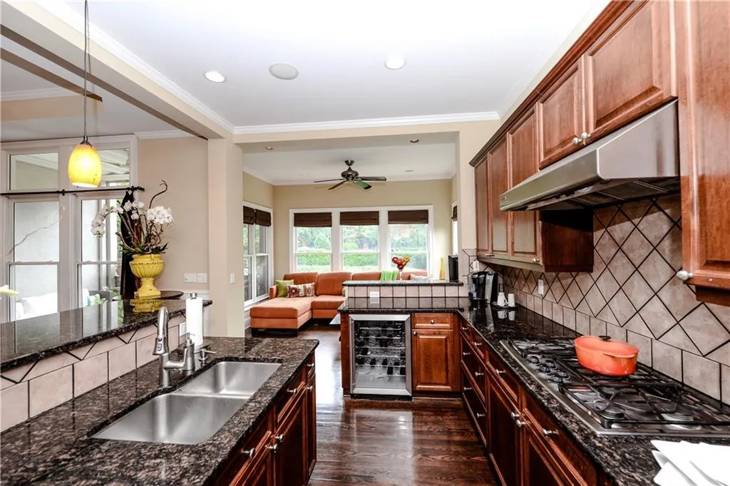 5935 Reddington Way, Sandy Springs, Georgia 30328, 3 Bedrooms Bedrooms, ,3 BathroomsBathrooms,Residential,Sold,5935 Reddington Way,5905442