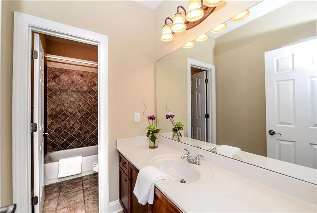5935 Reddington Way, Sandy Springs, Georgia 30328, 3 Bedrooms Bedrooms, ,3 BathroomsBathrooms,Residential,Sold,5935 Reddington Way,5905442
