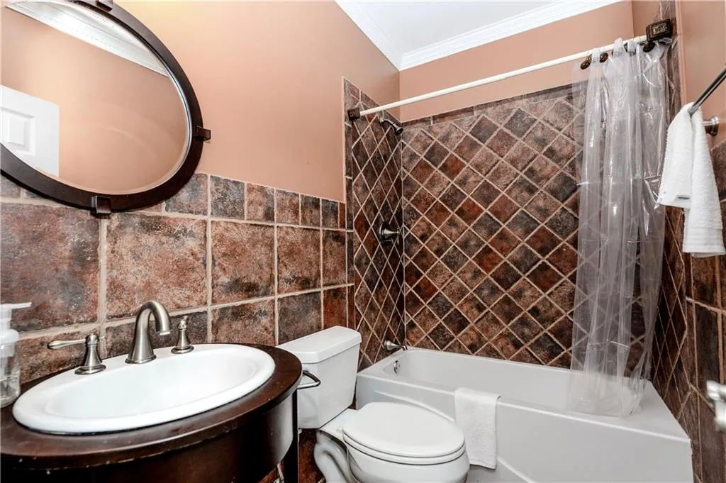 5935 Reddington Way, Sandy Springs, Georgia 30328, 3 Bedrooms Bedrooms, ,3 BathroomsBathrooms,Residential,Sold,5935 Reddington Way,5905442