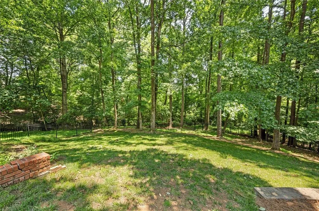 450 Glenmont Court, Sandy Springs, Georgia 30350, 5 Bedrooms Bedrooms, ,4 BathroomsBathrooms,Residential,Sold,450 Glenmont Court,7237849