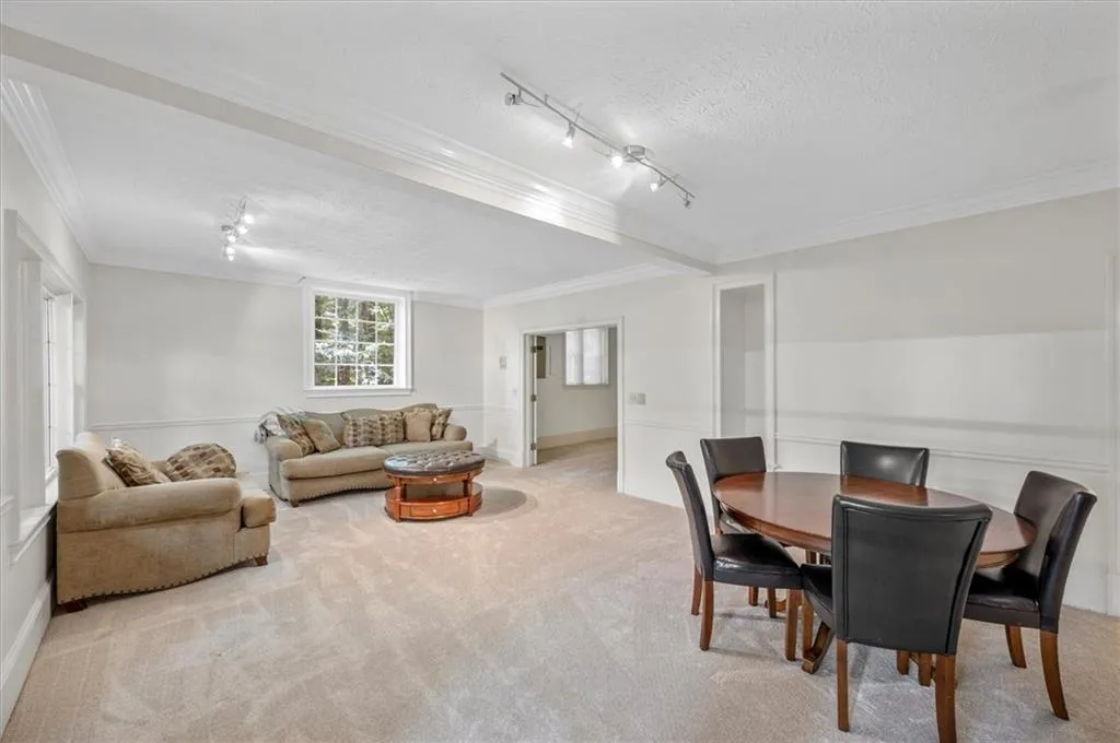 450 Glenmont Court, Sandy Springs, Georgia 30350, 5 Bedrooms Bedrooms, ,4 BathroomsBathrooms,Residential,Sold,450 Glenmont Court,7237849