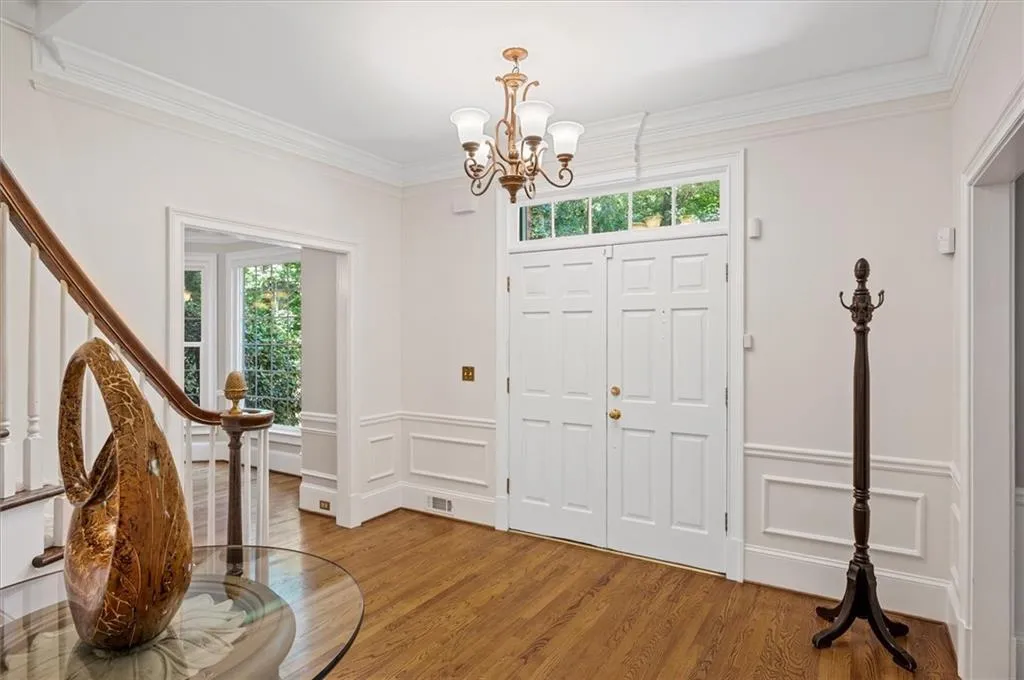 450 Glenmont Court, Sandy Springs, Georgia 30350, 5 Bedrooms Bedrooms, ,4 BathroomsBathrooms,Residential,Sold,450 Glenmont Court,7237849