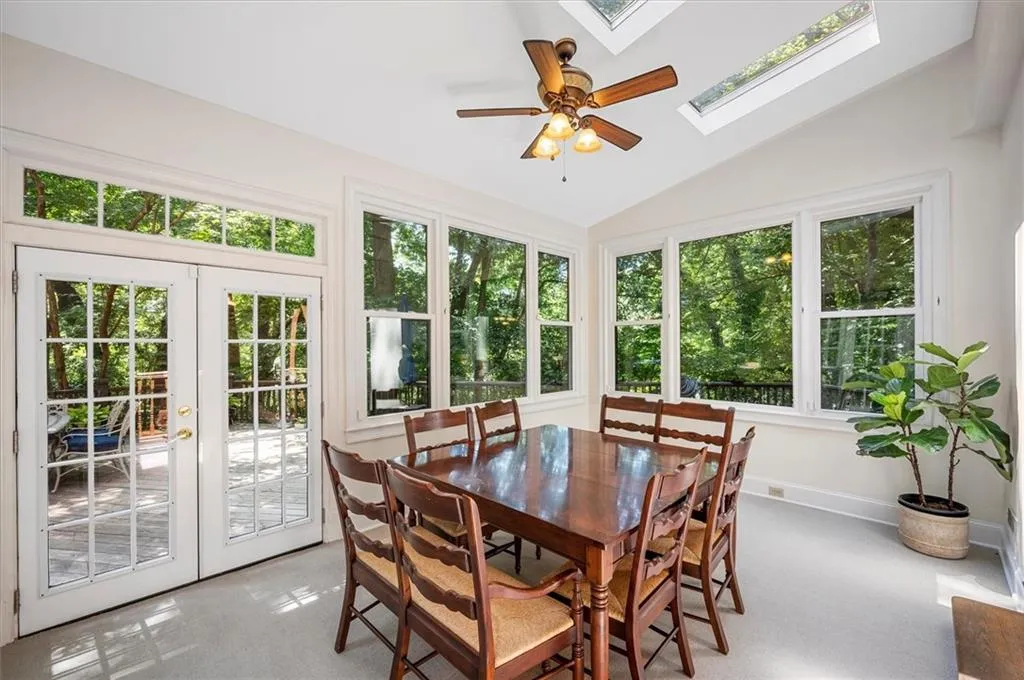 450 Glenmont Court, Sandy Springs, Georgia 30350, 5 Bedrooms Bedrooms, ,4 BathroomsBathrooms,Residential,Sold,450 Glenmont Court,7237849