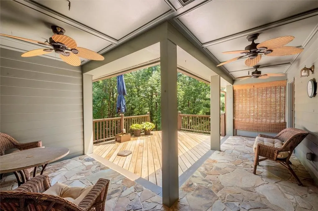 450 Glenmont Court, Sandy Springs, Georgia 30350, 5 Bedrooms Bedrooms, ,4 BathroomsBathrooms,Residential,Sold,450 Glenmont Court,7237849