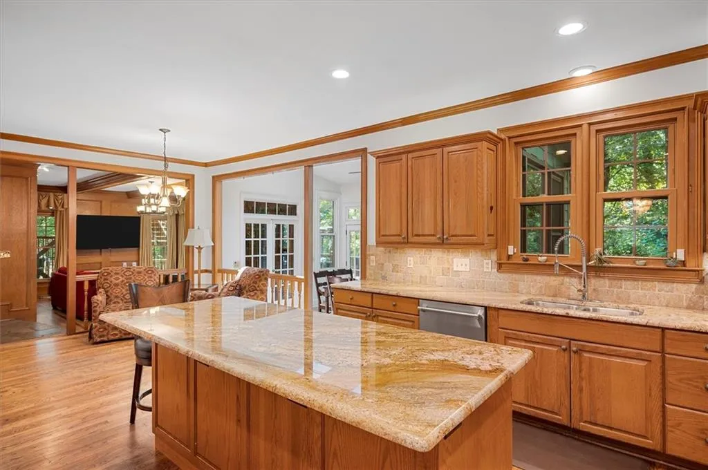 450 Glenmont Court, Sandy Springs, Georgia 30350, 5 Bedrooms Bedrooms, ,4 BathroomsBathrooms,Residential,Sold,450 Glenmont Court,7237849