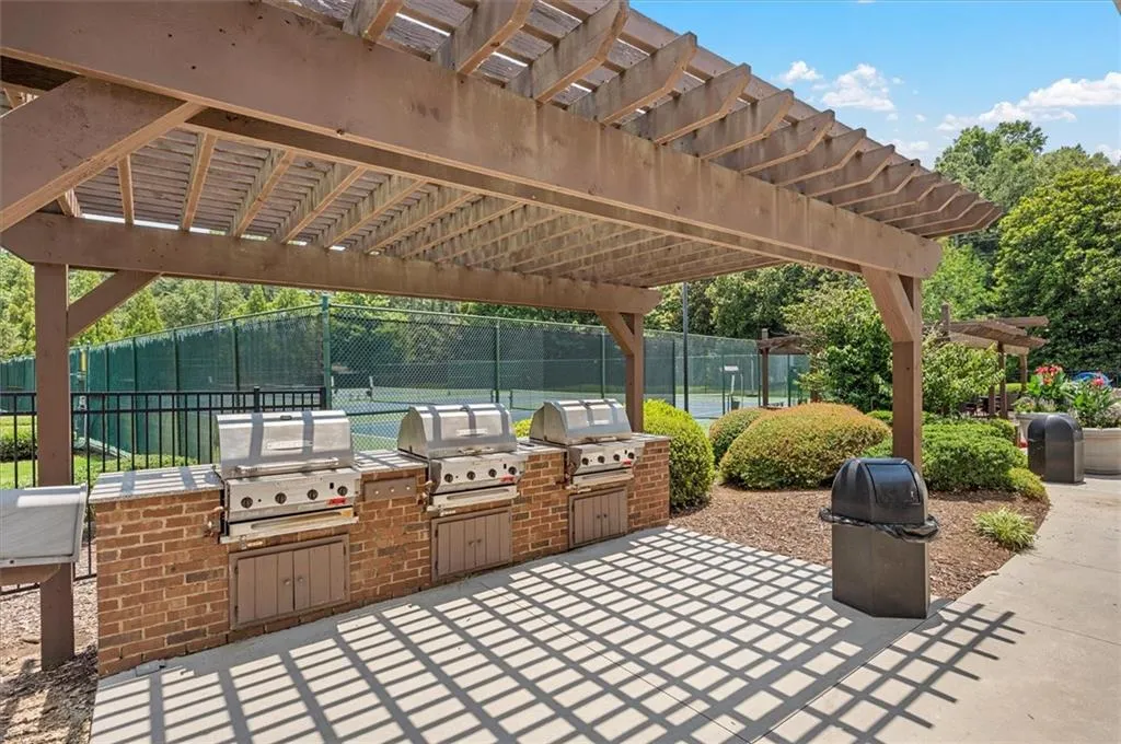 450 Glenmont Court, Sandy Springs, Georgia 30350, 5 Bedrooms Bedrooms, ,4 BathroomsBathrooms,Residential,Sold,450 Glenmont Court,7237849