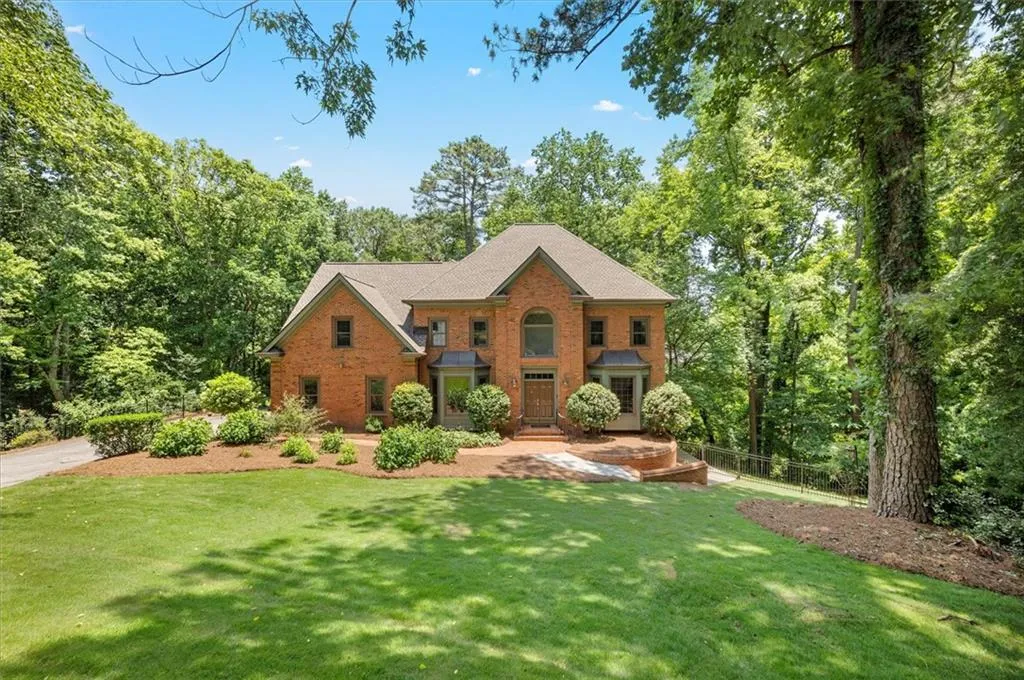450 Glenmont Court, Sandy Springs, Georgia 30350, 5 Bedrooms Bedrooms, ,4 BathroomsBathrooms,Residential,Sold,450 Glenmont Court,7237849