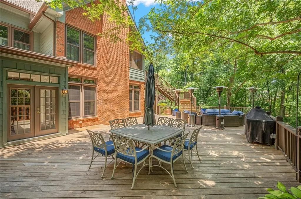 450 Glenmont Court, Sandy Springs, Georgia 30350, 5 Bedrooms Bedrooms, ,4 BathroomsBathrooms,Residential,Sold,450 Glenmont Court,7237849