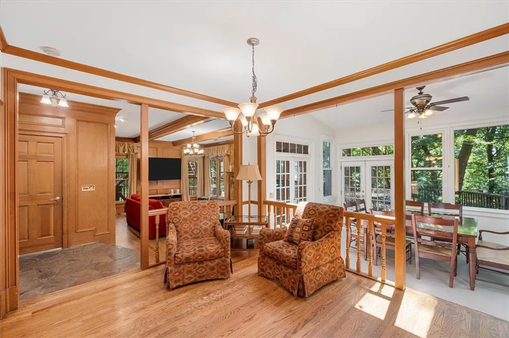 450 Glenmont Court, Sandy Springs, Georgia 30350, 5 Bedrooms Bedrooms, ,4 BathroomsBathrooms,Residential,Sold,450 Glenmont Court,7237849