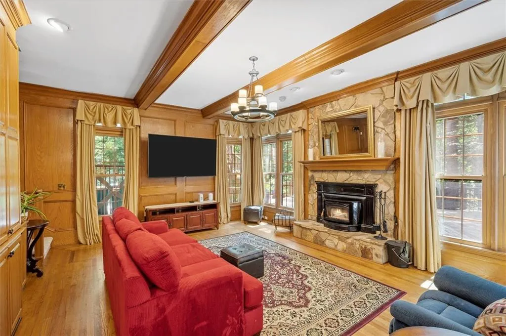 450 Glenmont Court, Sandy Springs, Georgia 30350, 5 Bedrooms Bedrooms, ,4 BathroomsBathrooms,Residential,Sold,450 Glenmont Court,7237849