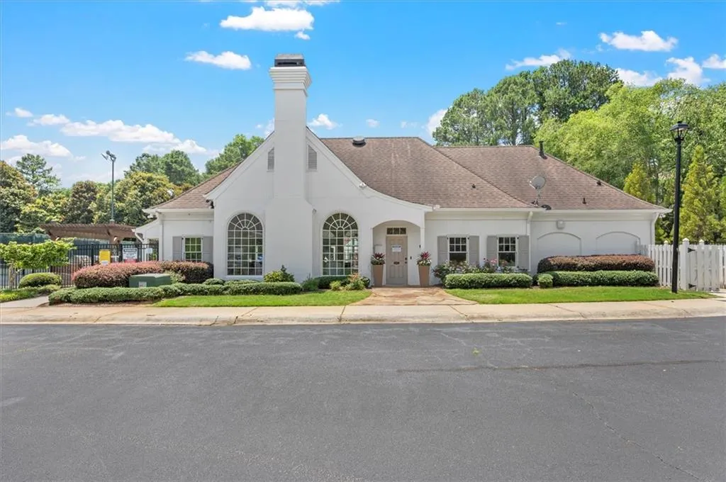 450 Glenmont Court, Sandy Springs, Georgia 30350, 5 Bedrooms Bedrooms, ,4 BathroomsBathrooms,Residential,Sold,450 Glenmont Court,7237849