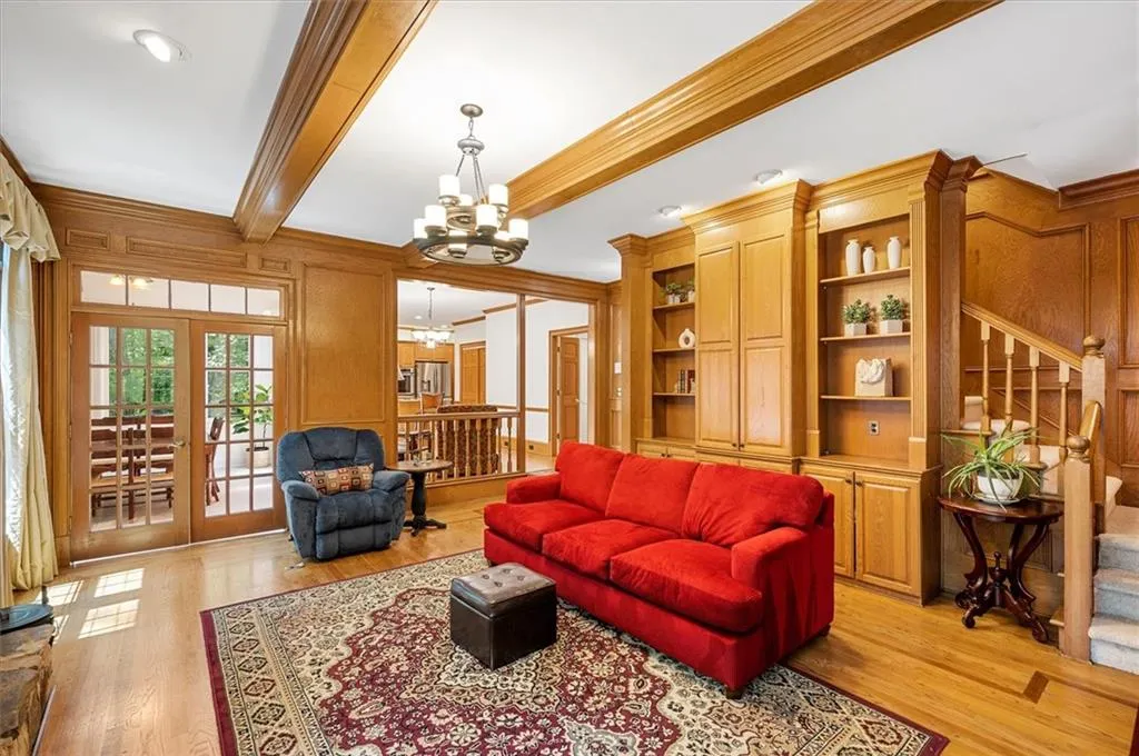 450 Glenmont Court, Sandy Springs, Georgia 30350, 5 Bedrooms Bedrooms, ,4 BathroomsBathrooms,Residential,Sold,450 Glenmont Court,7237849