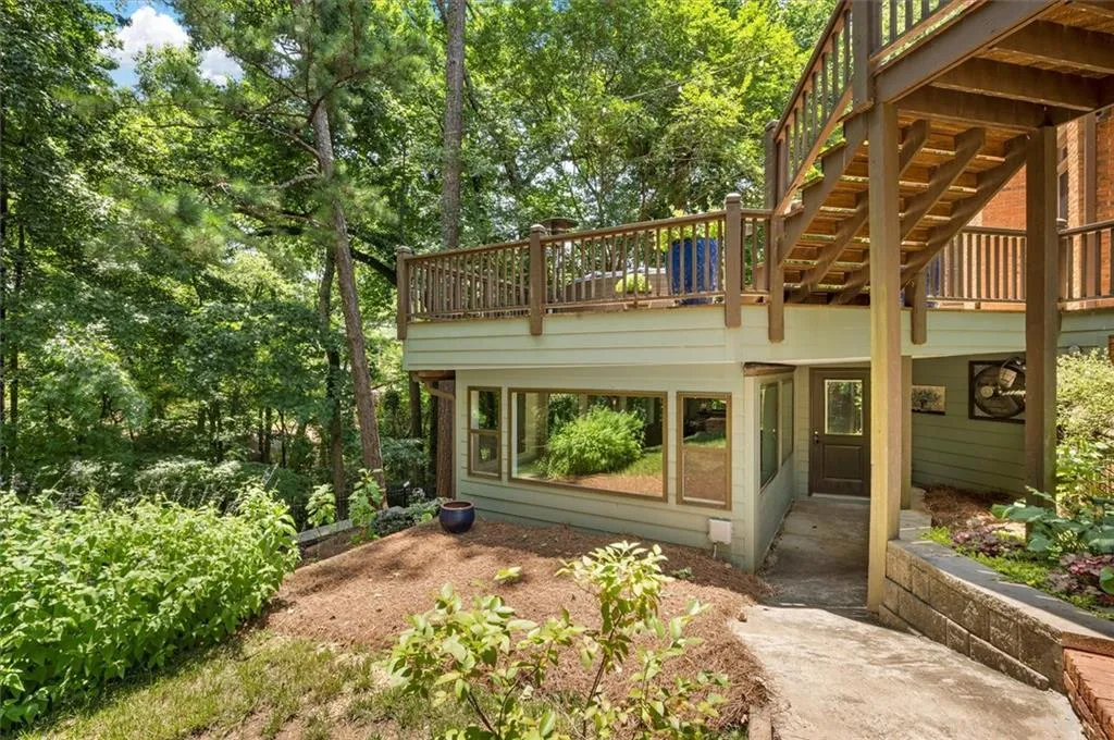 450 Glenmont Court, Sandy Springs, Georgia 30350, 5 Bedrooms Bedrooms, ,4 BathroomsBathrooms,Residential,Sold,450 Glenmont Court,7237849