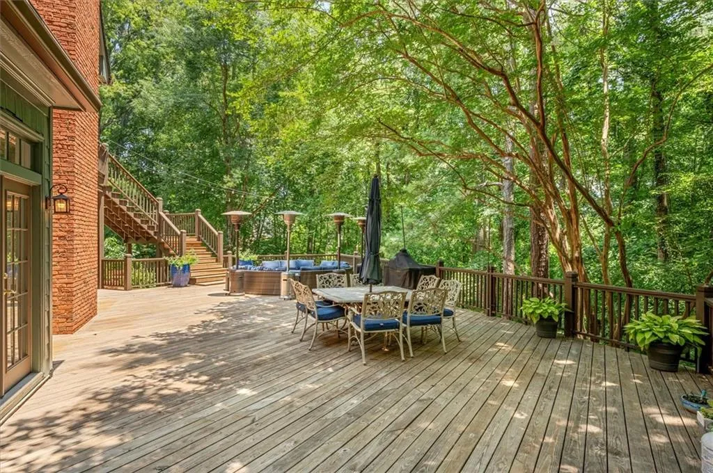 450 Glenmont Court, Sandy Springs, Georgia 30350, 5 Bedrooms Bedrooms, ,4 BathroomsBathrooms,Residential,Sold,450 Glenmont Court,7237849