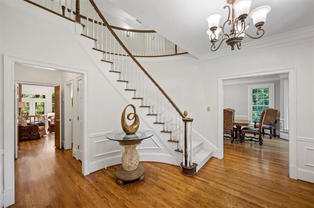 450 Glenmont Court, Sandy Springs, Georgia 30350, 5 Bedrooms Bedrooms, ,4 BathroomsBathrooms,Residential,Sold,450 Glenmont Court,7237849