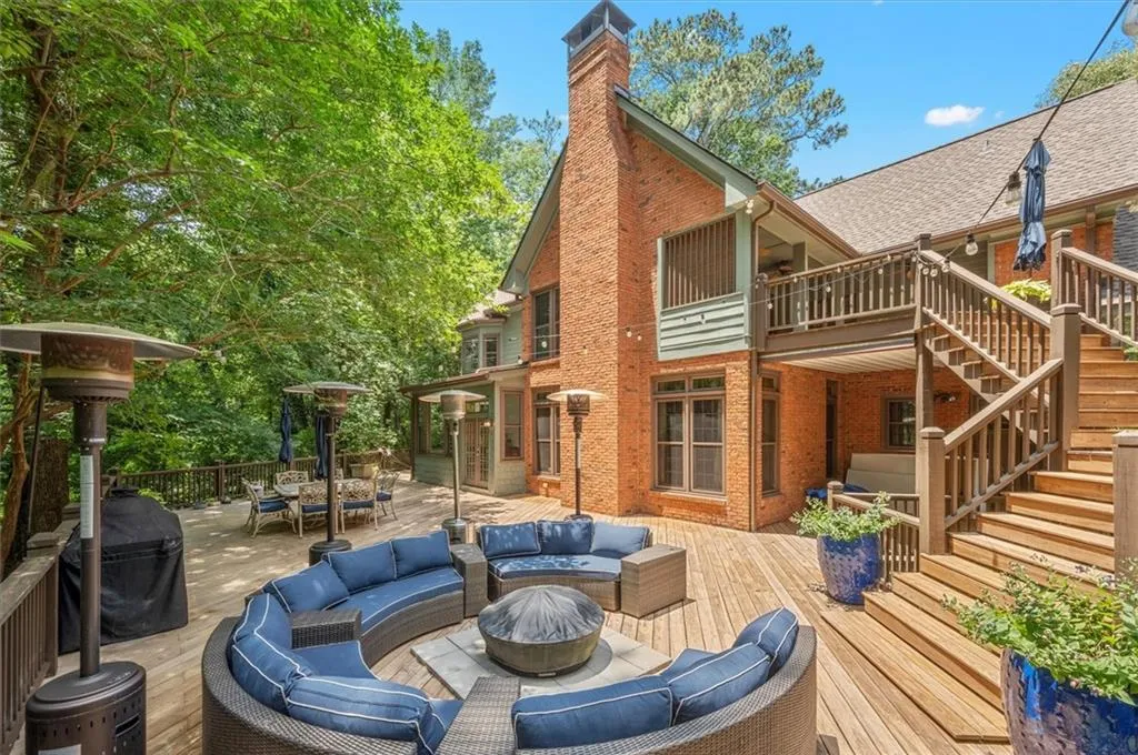 450 Glenmont Court, Sandy Springs, Georgia 30350, 5 Bedrooms Bedrooms, ,4 BathroomsBathrooms,Residential,Sold,450 Glenmont Court,7237849