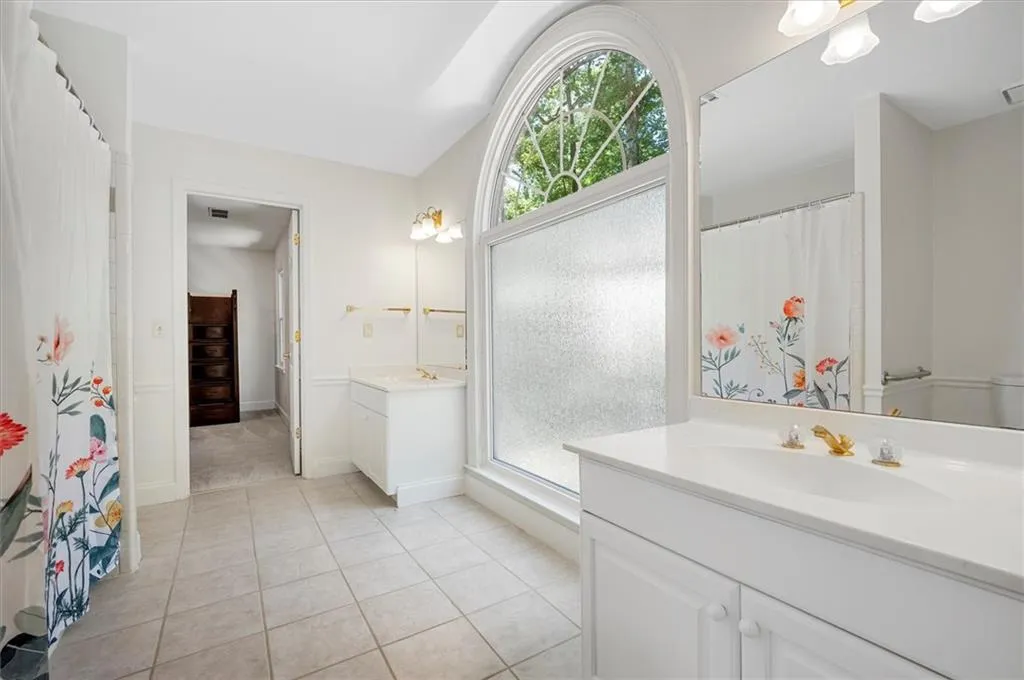 450 Glenmont Court, Sandy Springs, Georgia 30350, 5 Bedrooms Bedrooms, ,4 BathroomsBathrooms,Residential,Sold,450 Glenmont Court,7237849