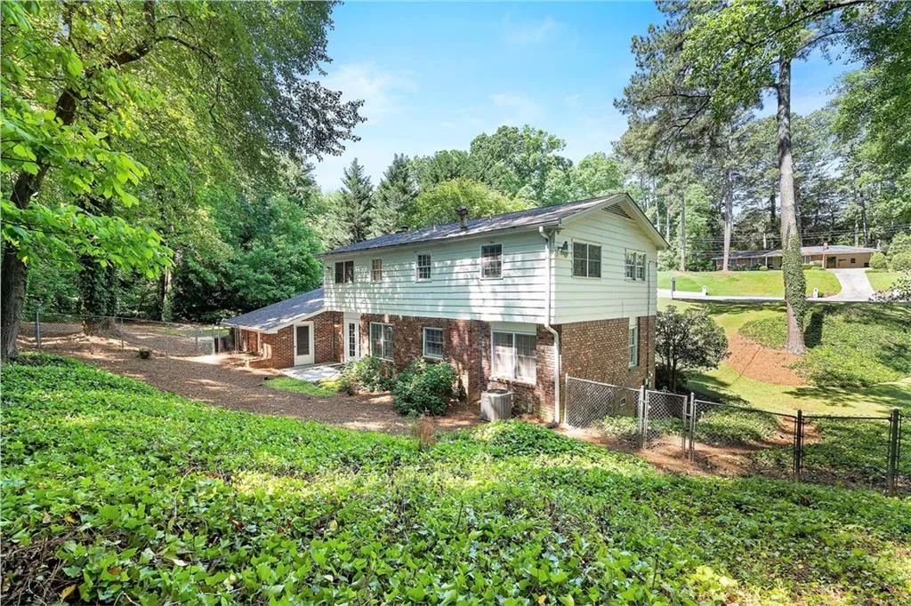 6475 Whispering Lane Ne, Sandy Springs, Georgia 30328, 4 Bedrooms Bedrooms, ,2 BathroomsBathrooms,Residential,Sold,6475 Whispering Lane Ne,6876447