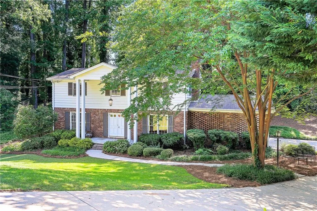 6475 Whispering Lane Ne, Sandy Springs, Georgia 30328, 4 Bedrooms Bedrooms, ,2 BathroomsBathrooms,Residential,Sold,6475 Whispering Lane Ne,6876447