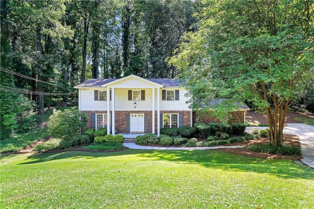 6475 Whispering Lane Ne, Sandy Springs, Georgia 30328, 4 Bedrooms Bedrooms, ,2 BathroomsBathrooms,Residential,Sold,6475 Whispering Lane Ne,6876447
