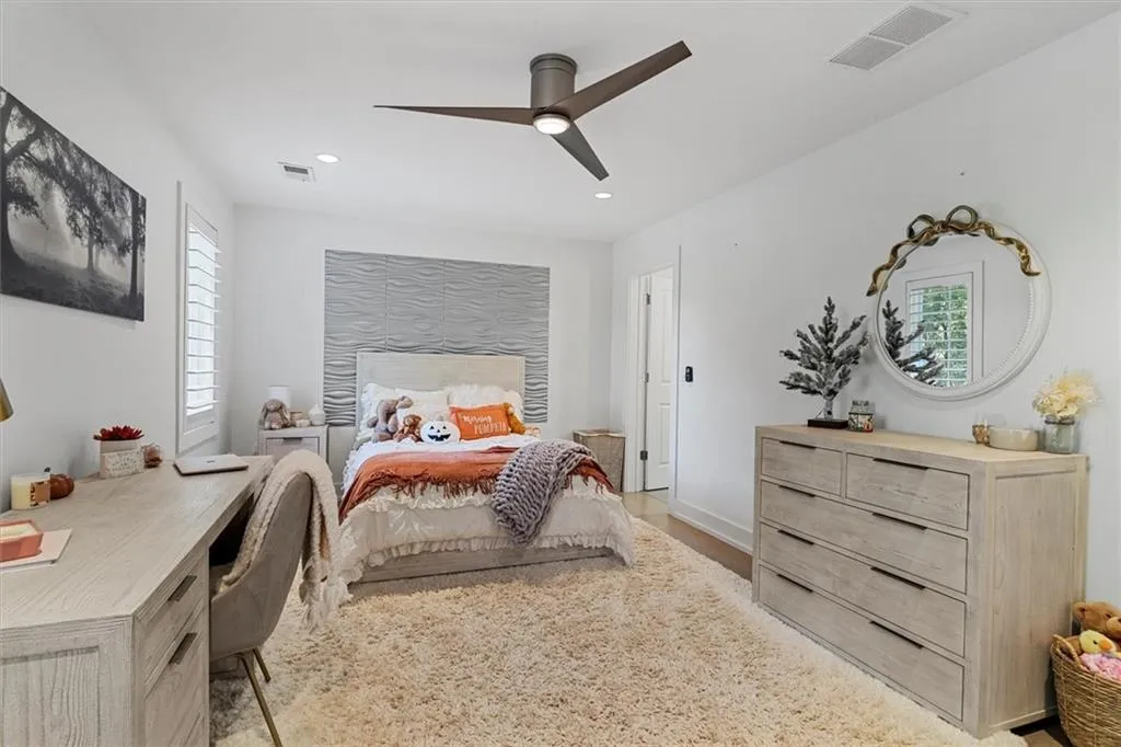 oversized secondary room with ensuite