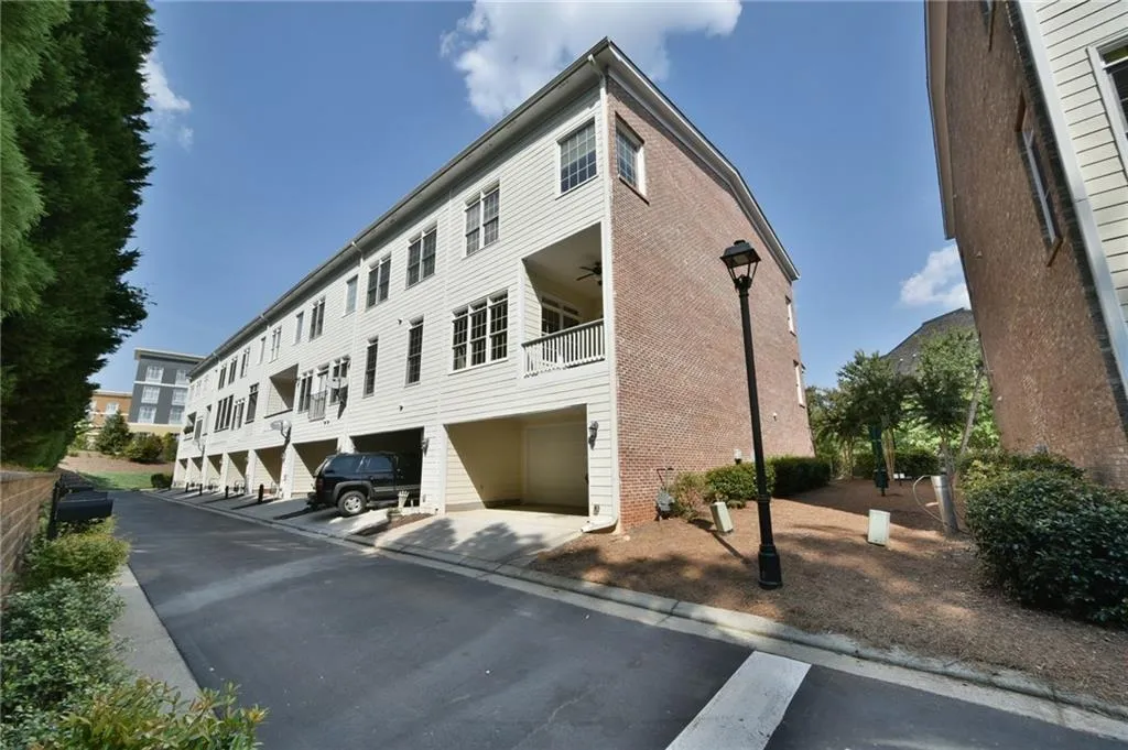 933 Persimmon Point, Atlanta, Georgia 30328, 2 Bedrooms Bedrooms, ,2 BathroomsBathrooms,Residential,Sold,933 Persimmon Point,5746021