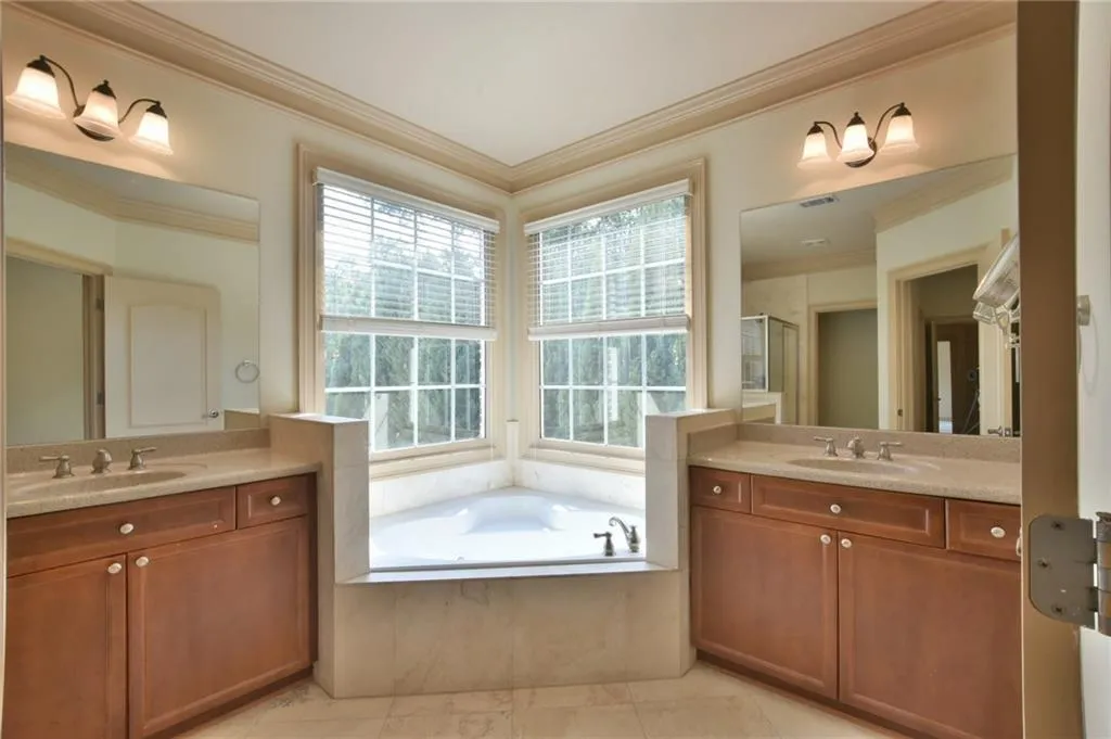 933 Persimmon Point, Atlanta, Georgia 30328, 2 Bedrooms Bedrooms, ,2 BathroomsBathrooms,Residential,Sold,933 Persimmon Point,5746021