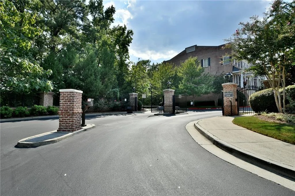 933 Persimmon Point, Atlanta, Georgia 30328, 2 Bedrooms Bedrooms, ,2 BathroomsBathrooms,Residential,Sold,933 Persimmon Point,5746021