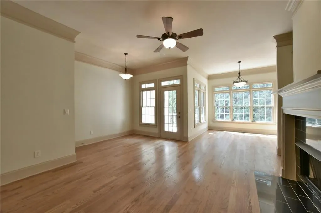 933 Persimmon Point, Atlanta, Georgia 30328, 2 Bedrooms Bedrooms, ,2 BathroomsBathrooms,Residential,Sold,933 Persimmon Point,5746021