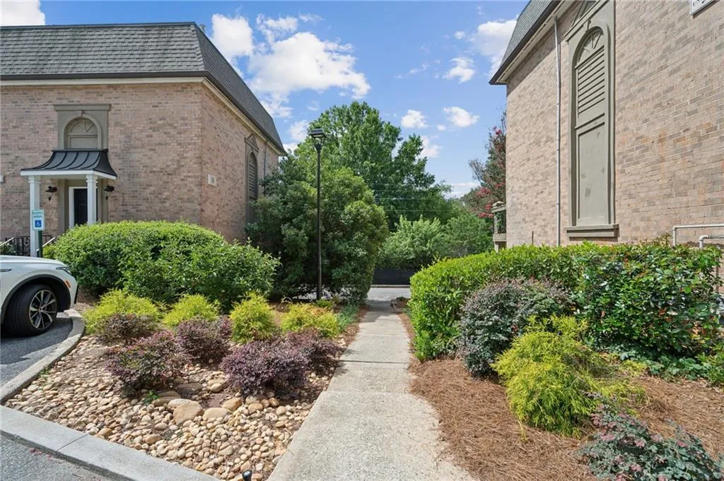 Path to amenities a few doors down