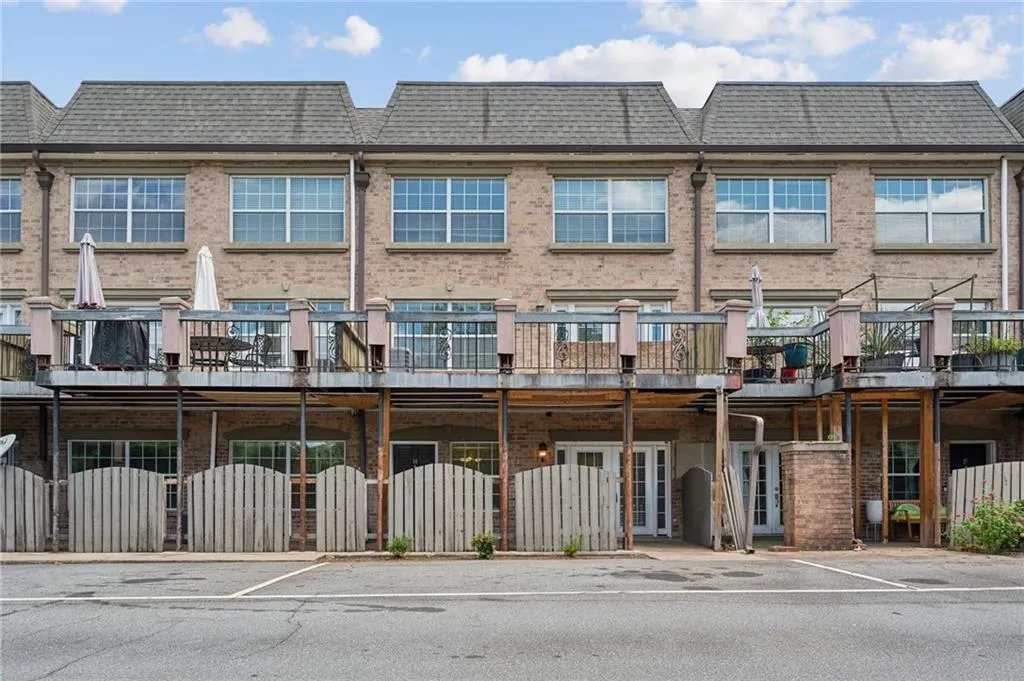 Unit spans entire first floor