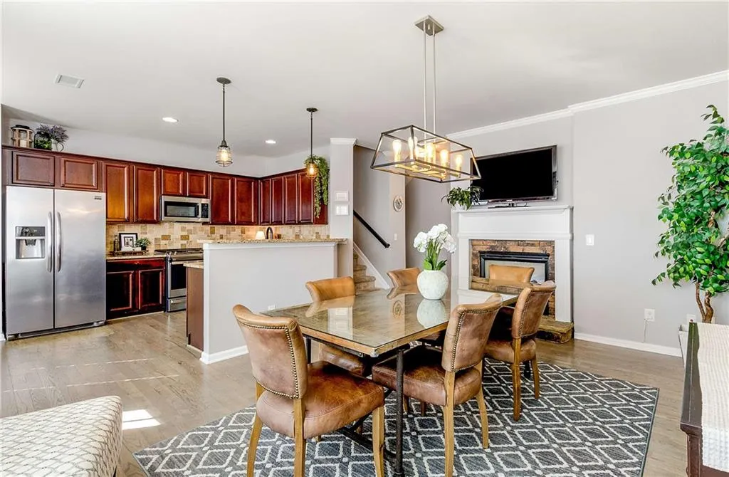 3624 Chattahoochee Summit Drive Se, Atlanta, Georgia 30339, 3 Bedrooms Bedrooms, ,2 BathroomsBathrooms,Residential,For Sale,3624 Chattahoochee Summit Drive Se,7678936