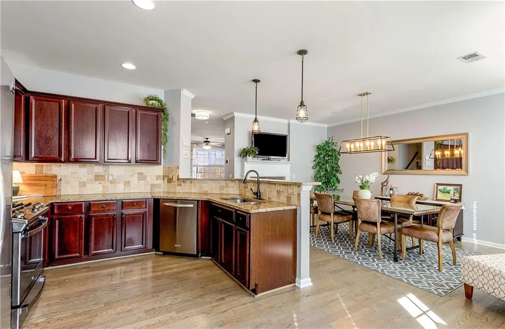 3624 Chattahoochee Summit Drive Se, Atlanta, Georgia 30339, 3 Bedrooms Bedrooms, ,2 BathroomsBathrooms,Residential,For Sale,3624 Chattahoochee Summit Drive Se,7678936