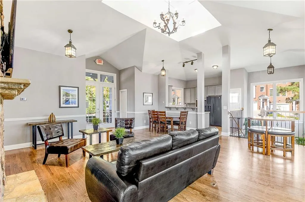 3624 Chattahoochee Summit Drive Se, Atlanta, Georgia 30339, 3 Bedrooms Bedrooms, ,2 BathroomsBathrooms,Residential,For Sale,3624 Chattahoochee Summit Drive Se,7678936