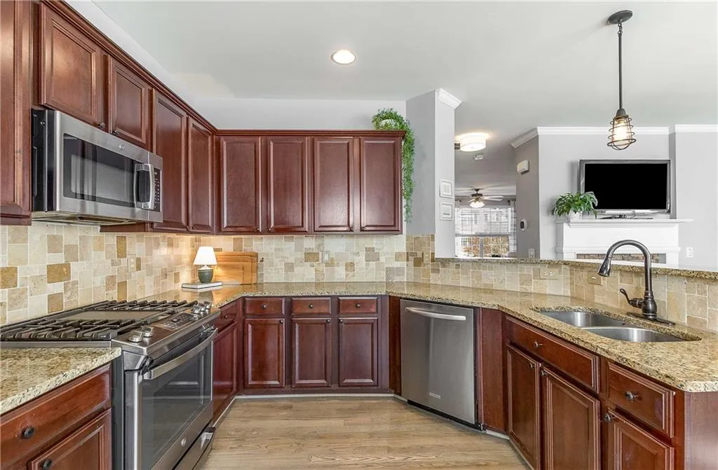 3624 Chattahoochee Summit Drive Se, Atlanta, Georgia 30339, 3 Bedrooms Bedrooms, ,2 BathroomsBathrooms,Residential,For Sale,3624 Chattahoochee Summit Drive Se,7678936