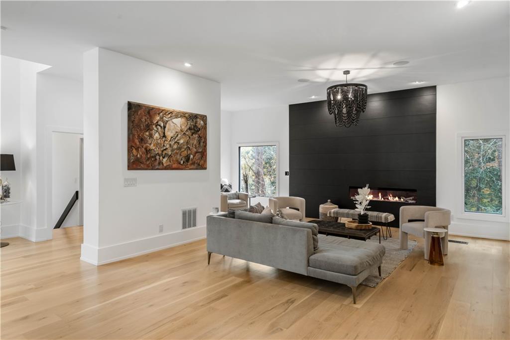 210 N Chambord Drive NW, Atlanta, Georgia 30327, 6 Bedrooms Bedrooms, ,6 BathroomsBathrooms,Residential,Sold,210 N Chambord Drive NW,7302853