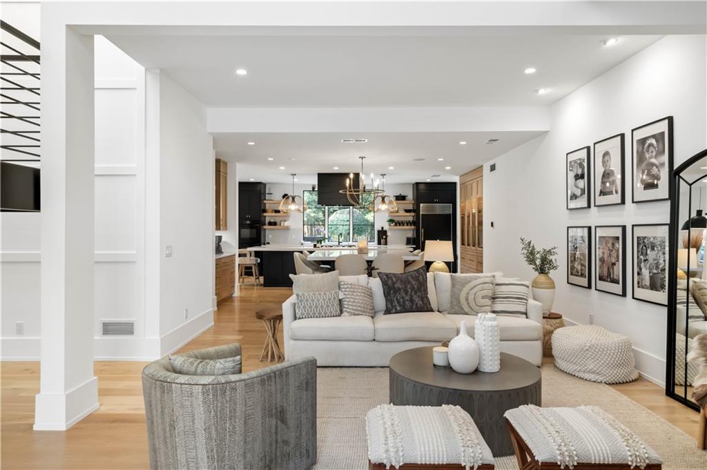 210 N Chambord Drive NW, Atlanta, Georgia 30327, 6 Bedrooms Bedrooms, ,6 BathroomsBathrooms,Residential,Sold,210 N Chambord Drive NW,7302853