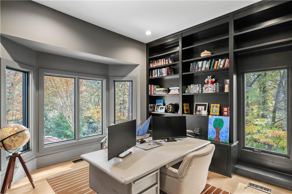 210 N Chambord Drive NW, Atlanta, Georgia 30327, 6 Bedrooms Bedrooms, ,6 BathroomsBathrooms,Residential,Sold,210 N Chambord Drive NW,7302853