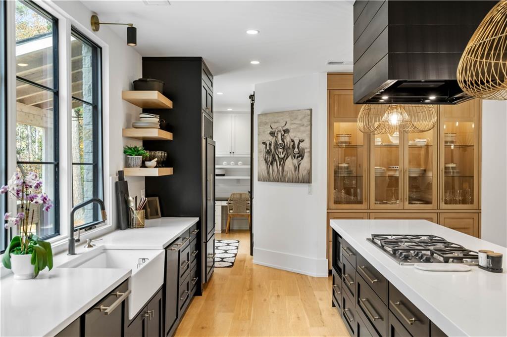 210 N Chambord Drive NW, Atlanta, Georgia 30327, 6 Bedrooms Bedrooms, ,6 BathroomsBathrooms,Residential,Sold,210 N Chambord Drive NW,7302853