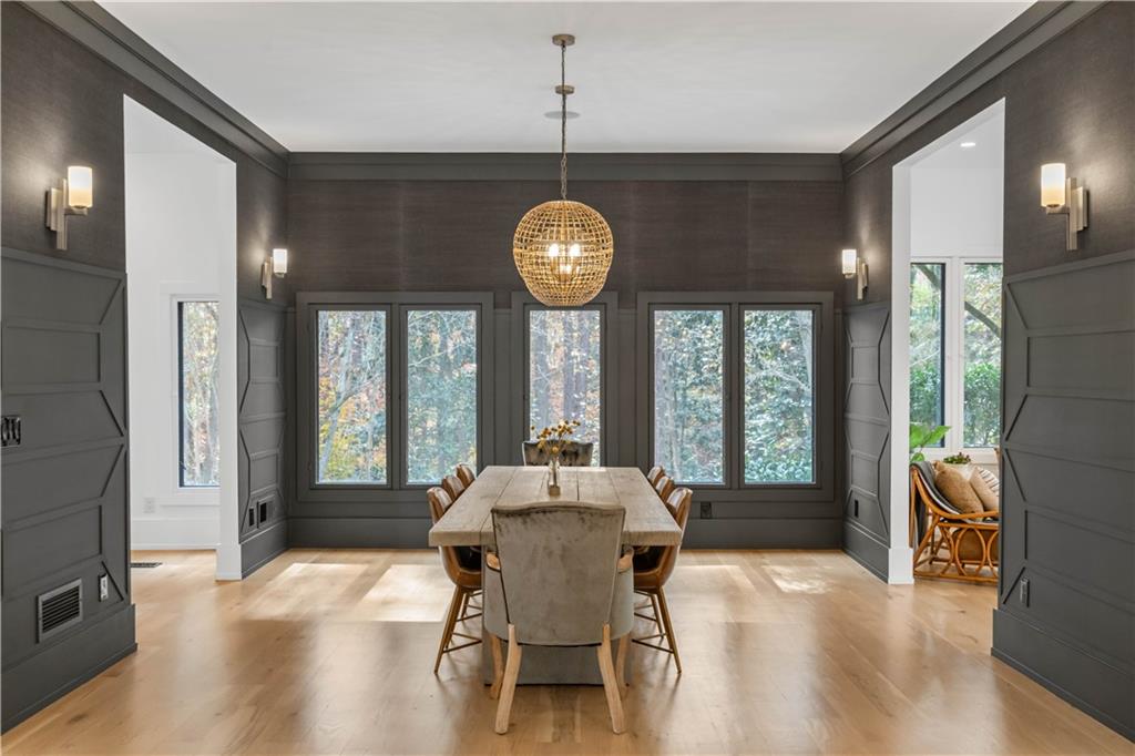 210 N Chambord Drive NW, Atlanta, Georgia 30327, 6 Bedrooms Bedrooms, ,6 BathroomsBathrooms,Residential,Sold,210 N Chambord Drive NW,7302853