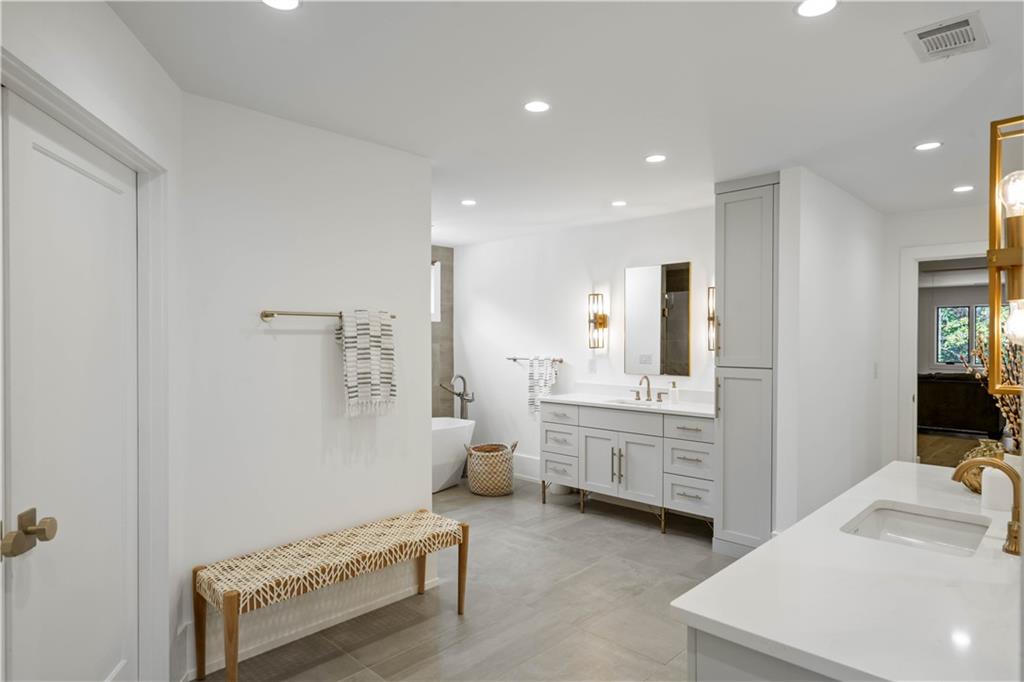 210 N Chambord Drive NW, Atlanta, Georgia 30327, 6 Bedrooms Bedrooms, ,6 BathroomsBathrooms,Residential,Sold,210 N Chambord Drive NW,7302853