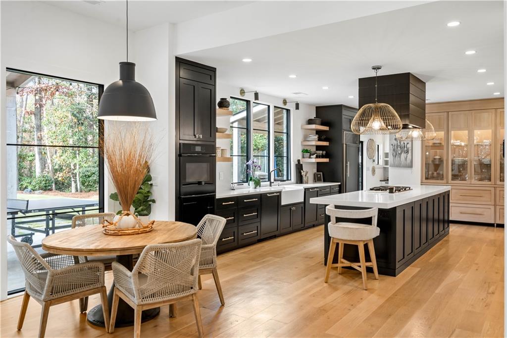 210 N Chambord Drive NW, Atlanta, Georgia 30327, 6 Bedrooms Bedrooms, ,6 BathroomsBathrooms,Residential,Sold,210 N Chambord Drive NW,7302853